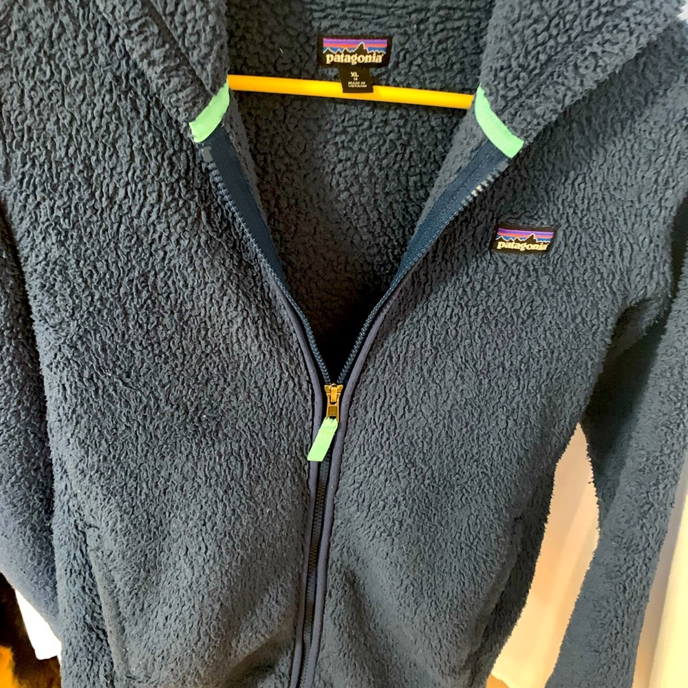 Cozy, lightweight Patagonia, zip up hoody jacket
